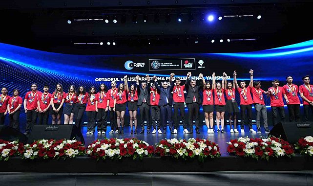 TÜBİTAK Araştırma Projeleri Final Yarışması'nda dereceye girenler öğrenciler ödüllerini aldı