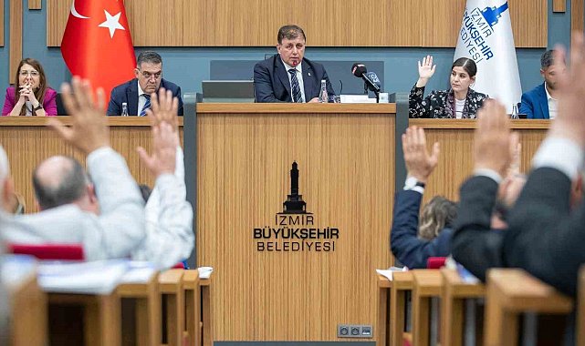 Tugay: "Otoparkı boşaltmak ve en kısa zamanda yıkmak zorundayız"