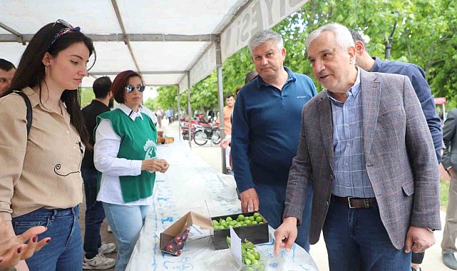 Turgutlu'da en güzel Dumanlı Papaz Eriği yarışması düzenlendi