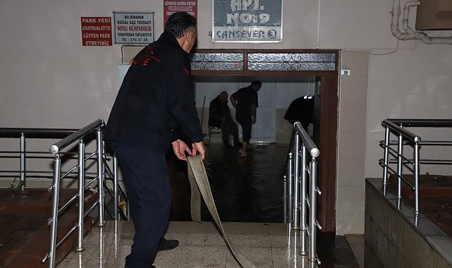 Turhal Belediyesi, su baskınlarına karşı gece gündüz çalışıyor