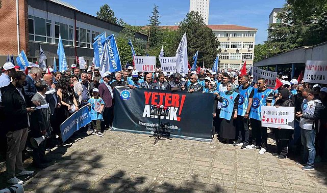 Türk Eğitim-Sen üyesi eğitim çalışanları, kendilerine yönelik şiddete karşı protesto gerçekleştirdi