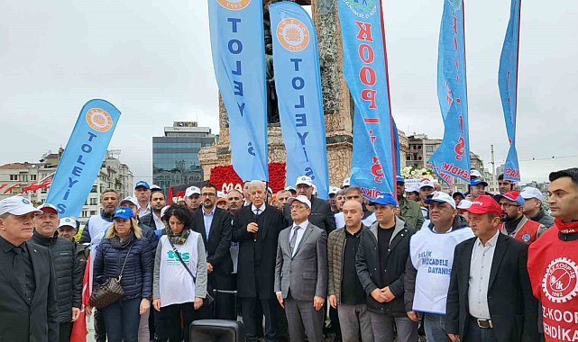 TÜRK-İŞ Kazancı Yokuşu'na karanfil ve Taksim'e çelenk bıraktı