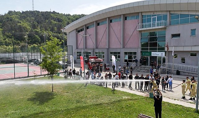 Türkeli Acil Durum ve Afet Yönetimi Bölümü öğrencilerine yangın eğitimi