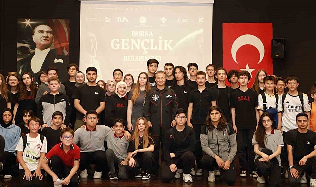 Türkiye'nin ilk astronotu Gezeravcı, Bursa'da öğrencilerle buluştu