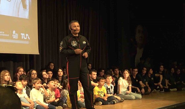 Türkiye'nin ilk astronotu Gezeravcı Yalova'da öğrencilerle buluştu