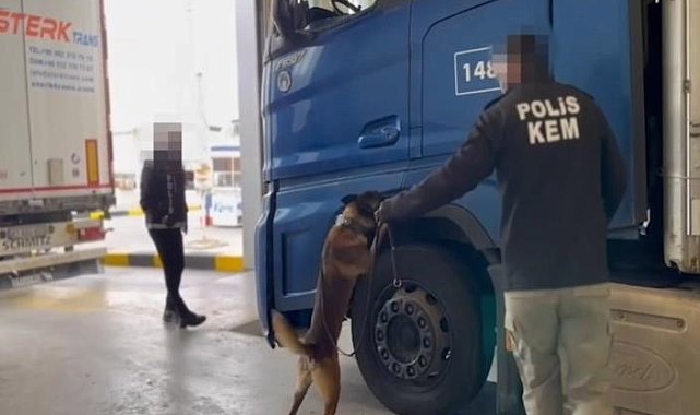 Türkiye'ye uyuşturucu sokmak isterken yakalanan 2 sürücü tutuklandı