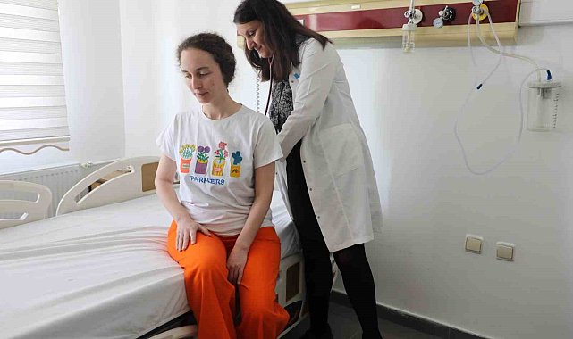 Uçak ambulansla Türkiye'ye getirilerek sağlığına kavuşan Türk hastadan teşekkür ziyareti