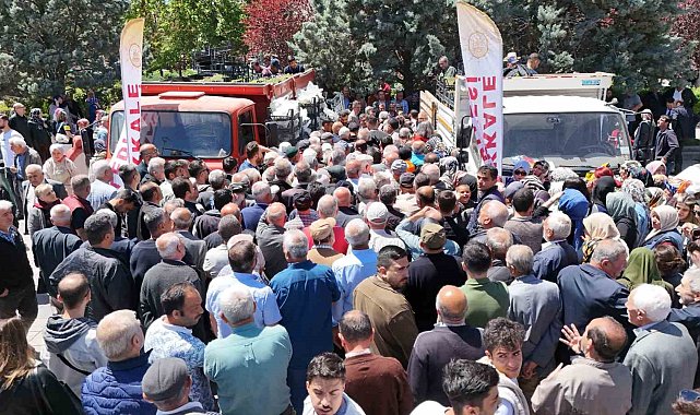 Ücretsiz olduğunu duyan koştu, dağıtım sırasında izdiham yaşandı
