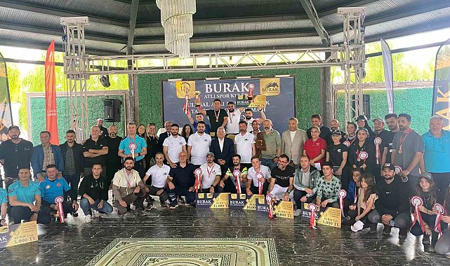 Ulusal Atlı Dayanıklılık Yarışması'nda dereceye girenlere ödülleri verildi