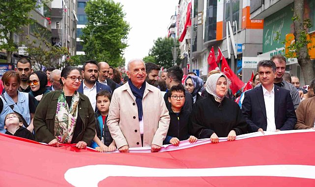 Ümraniye'de 19 Mayıs, 'Gençlik ve Spor' yürüyüşüyle kutlandı