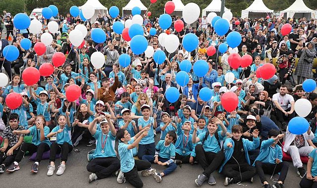 Ümraniyeli çocuklar 19 Mayıs'ta 'En Şen Festival'de doyasıya eğlendi