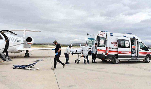 Umre'de rahatsızlanan vatandaş ambulans uçakla yurda getirildi