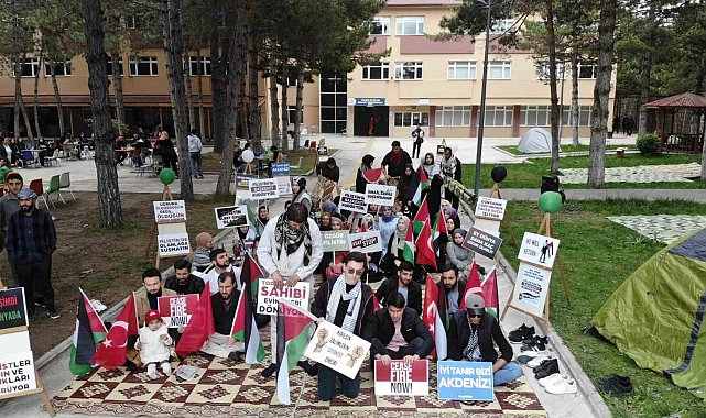 Üniversite öğrencilerinden Filistin'e destek için oturma eylemi