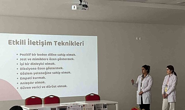 Üniversite öğrencilerinden huzurevi personeline eğitim