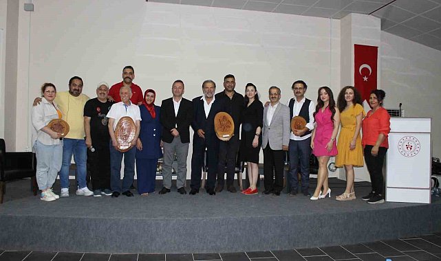 Üniversiteli gençler 'ünlü olmak' için bir araya geldi