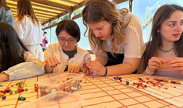 Üniversiteliler Otizmli Çocuklara Hobi Günü Düzenledi