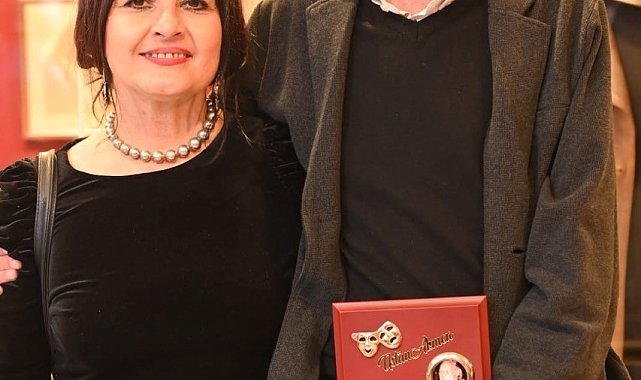 Üstün Akmen Tiyatro Ödülleri sahiplerini buldu