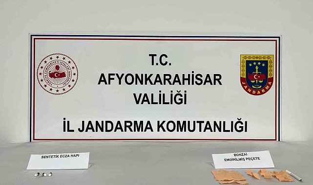 Uyuşturucu kullanırken jandarmaya yakalandılar