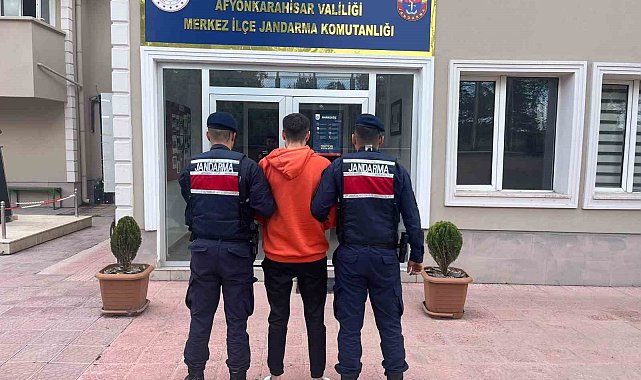 Uyuşturucu satma suçundan aranan şahıs yol kontrolünde yakalandı