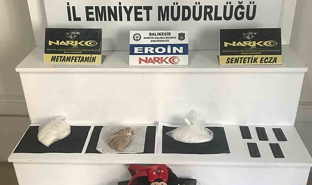 Uyuşturucu tacirleri, çizgi film karakteri Mickey Mouse karakterini zula olarak kullanıp uyuşturucu sakladı