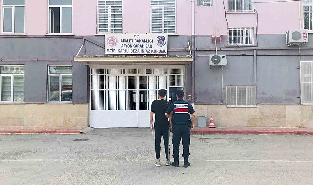 Uyuşturucu ticareti suçundan aranan şahsı jandarma yakaladı