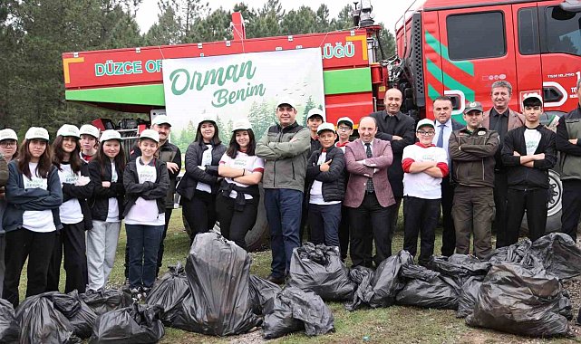 Vali Aslan öğrencilerle ormanda temizlik yaptı