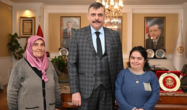 Vali Çiftçi, sosyal medya takipçisi Kısmet Pala'yı makamında ağırladı