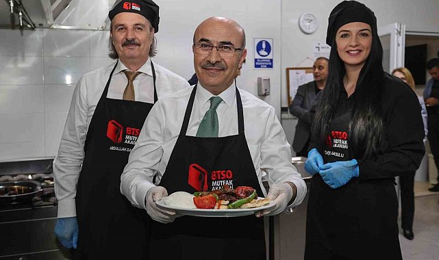Vali Demirtaş önlüğü giydi tezgahın başına geçti