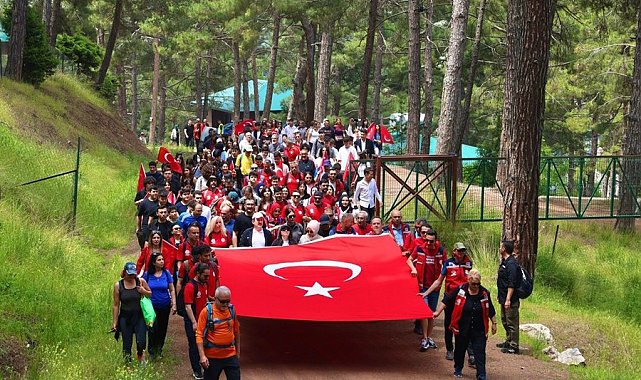 Vali Pehlivan, 'Doğada Gençlik Yürüyüşü'ne katıldı