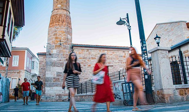 Vali Şahin: "Kaleiçi'nde kurallara uymayanlara karşı sert tedbir alacağız"