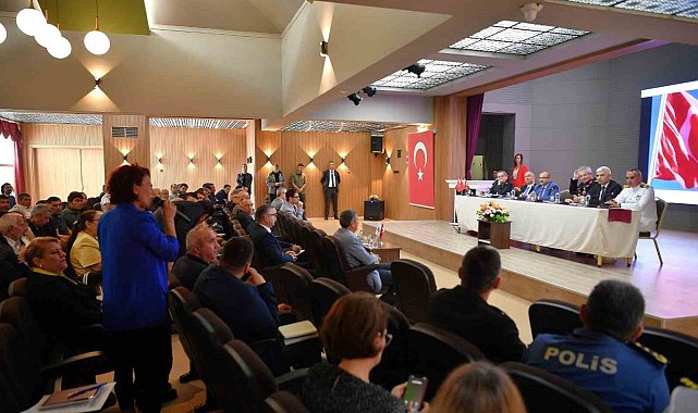 Vali Ustaoğlu Ayvalık'ta muhtarları dinledi
