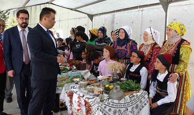 Veliler, çocuklarıyla yaptıkları yöresel yemeklerle yarıştı
