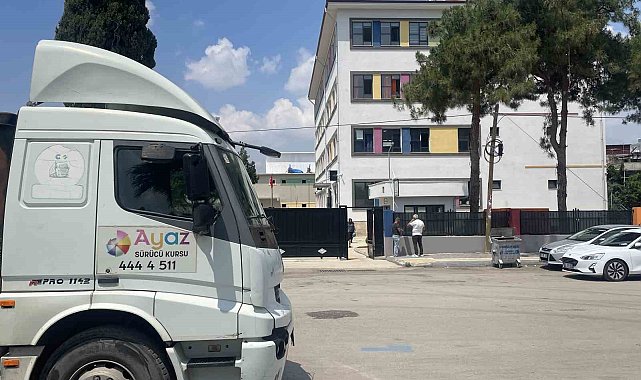 Velilerin ilkokul önünde tır sürücülüğü eğitimi isyanı