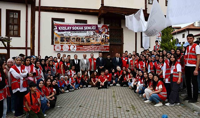Vezirköprü'de Kızılay Sokak Şenliği