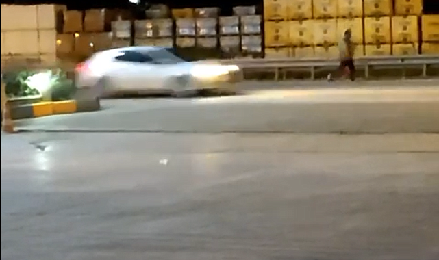 Yalova'da kara yolunda yürüyen adam yürekleri ağza getirdi