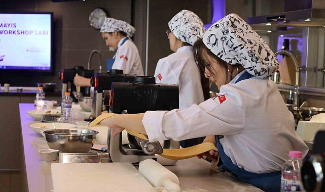 Yarışmada dereceye giren genç aşçı adayları İstanbul'da akademik eğitim aldı