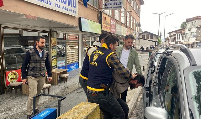 Yaşlı adamı dolandıran şüpheliyi polis kıskıvrak yakaladı