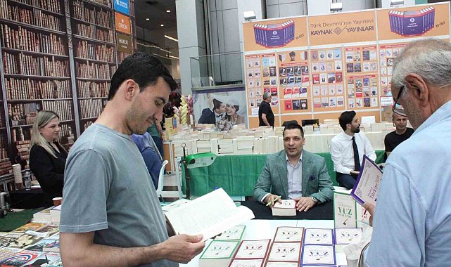 Yazar Eyüp Beyhan'dan Cumhuriyetin 100'üncü yılına özel "Modern Türkiye'nin Yüz Düşünürü" eseri