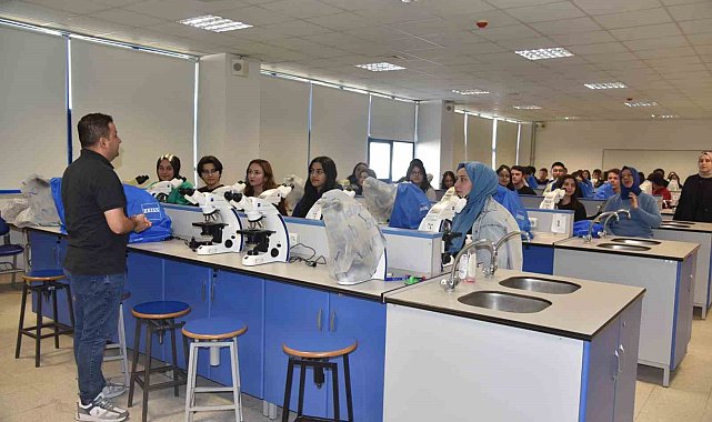 YKS öncesi Düzce Üniversitesi'ni gezdiler