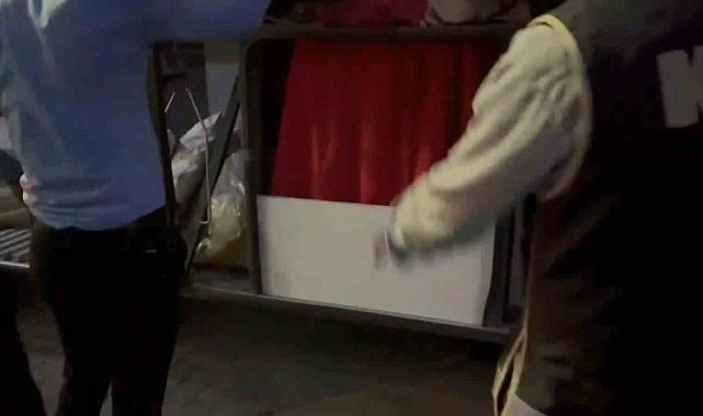 Yolcu otobüsünün bagajında 50 koli makaron ele geçirildi