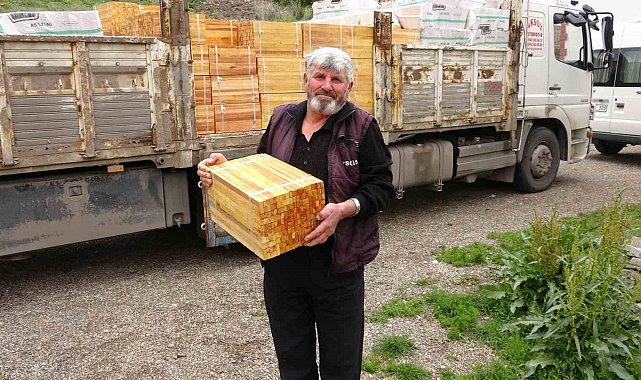 Yozgat'ta arıcılara 40 bin arı çıtası dağıtıldı