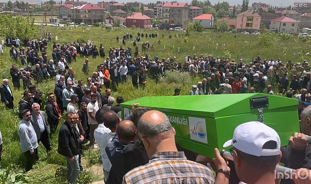 Yüksekova'nın ilk öğretmenlerinden Fikret Yaşar gözyaşları arasında toprağa verildi