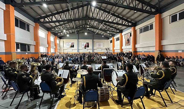 Yüksekovalılardan askeri bando konserine yoğun ilgi