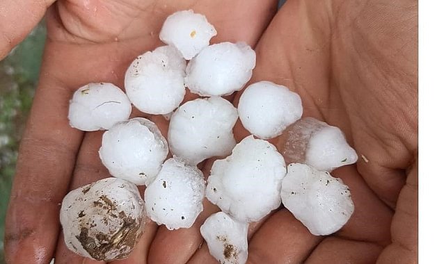 Yunak ve Çeltik'te dolu yağışı etkili oldu