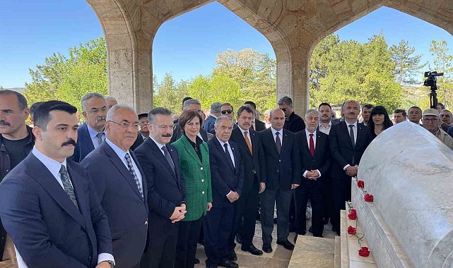 Yunus Emre, vefatının 703'üncü yılında kabri başında anıldı