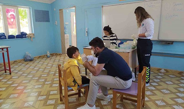 Yunusemre'de kırsal mahallelerde çocuklara diş taraması