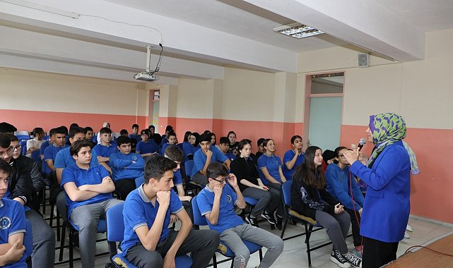 Yunusemre'den son sınıf öğrencilerine motivasyon semineri