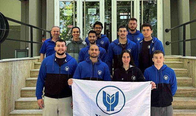 Yüzmede madalyaları topladılar