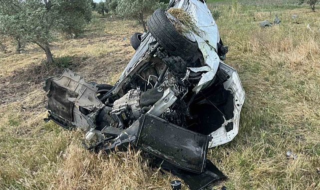 Zeytin bahçesine devrilen otomobildeki 5 kişi yaralandı