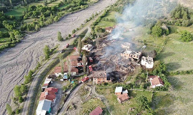 12 evin yandığı köy havadan görüntülendi
